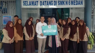 Siswa Kurang Mampu di SMKN 6 Terima Bantuan dari Ikatan Alumni
